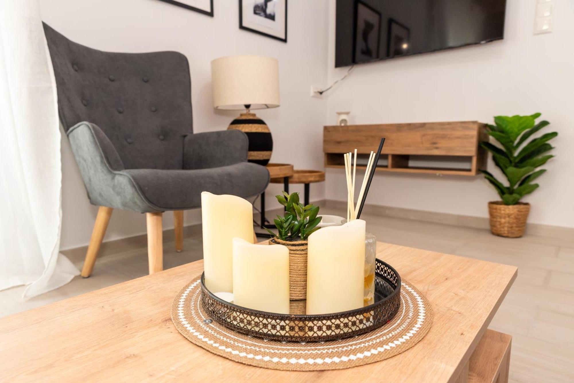 Nina's Apartment *
