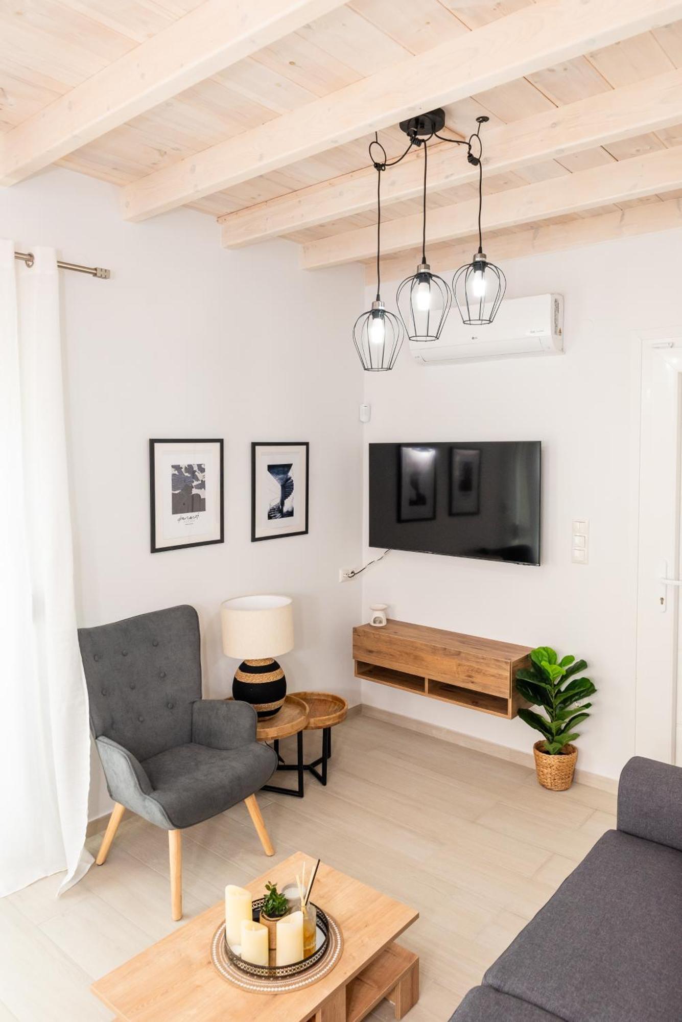 Nina's Apartment *