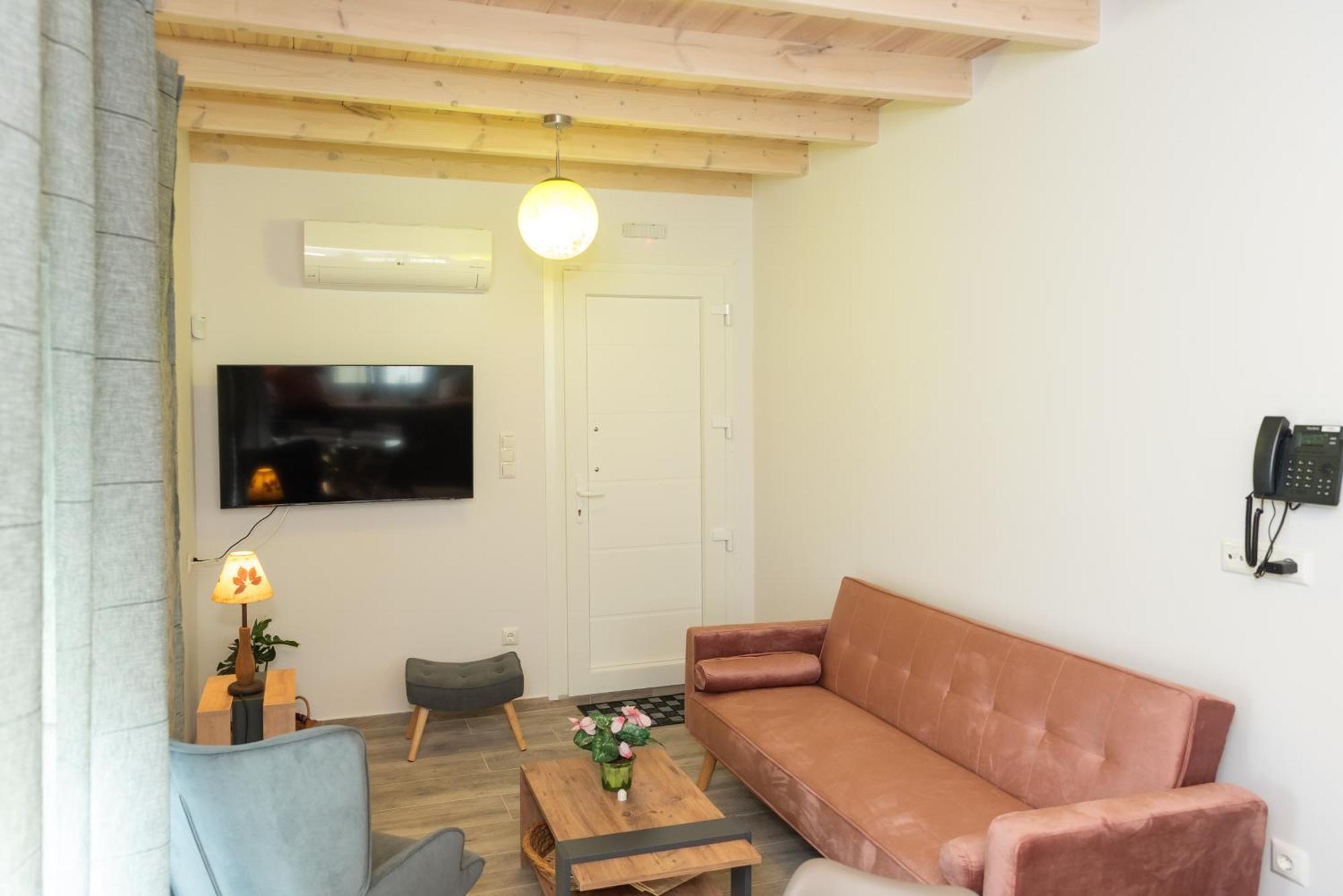 Nina's Apartment *