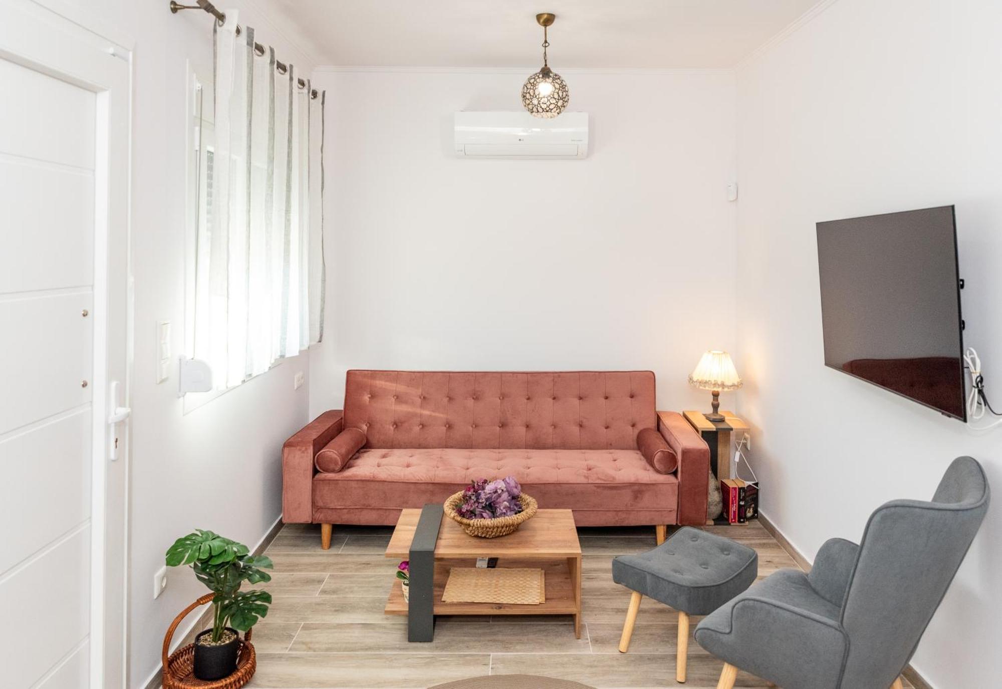 Nina's Apartment *